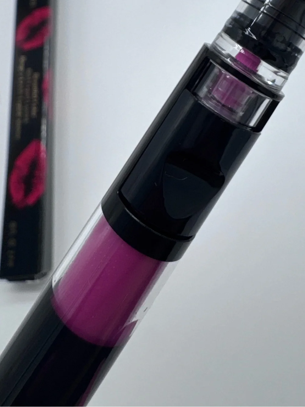 Elizabeth Arden Beautiful Color Bold Liquid Lipstick Extreme Pink 01